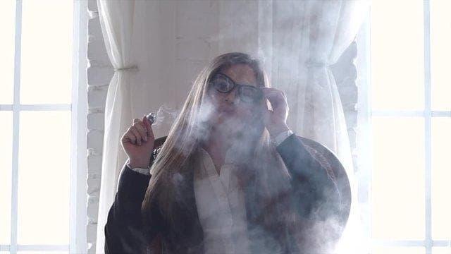 Vape Battery Buying Guide and Electronic Cigarette Battery Safety Tips Every Vape User Should Know