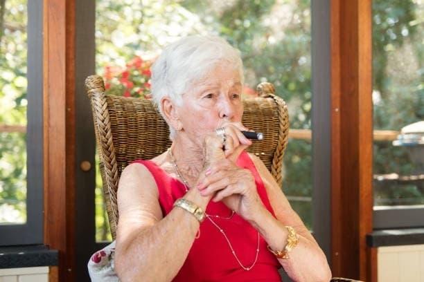 e-dym report on is the vapor from electronic cigarettes harmful to others and why e-dym guidance matters