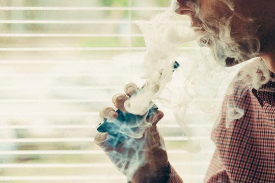 e-cigaretta bolt and who owns juul e-cigarettes explained in a 2025 guide to regulation ownership and market impact