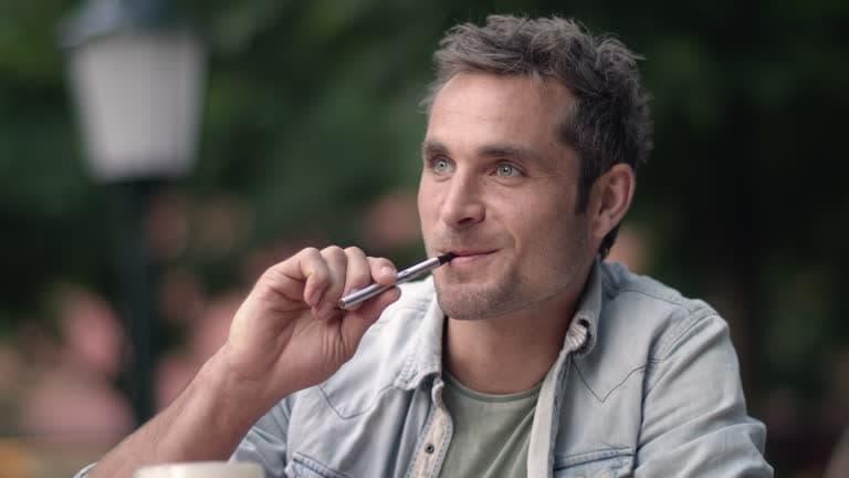 E-cigaretta risks explained as surgeon general warning on e cigarettes raises urgent public health concerns